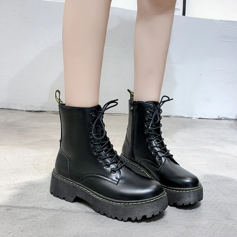 

2021 new net red thick soled boots women's Korean version British style thick heel lace up middle tube boots locomotive