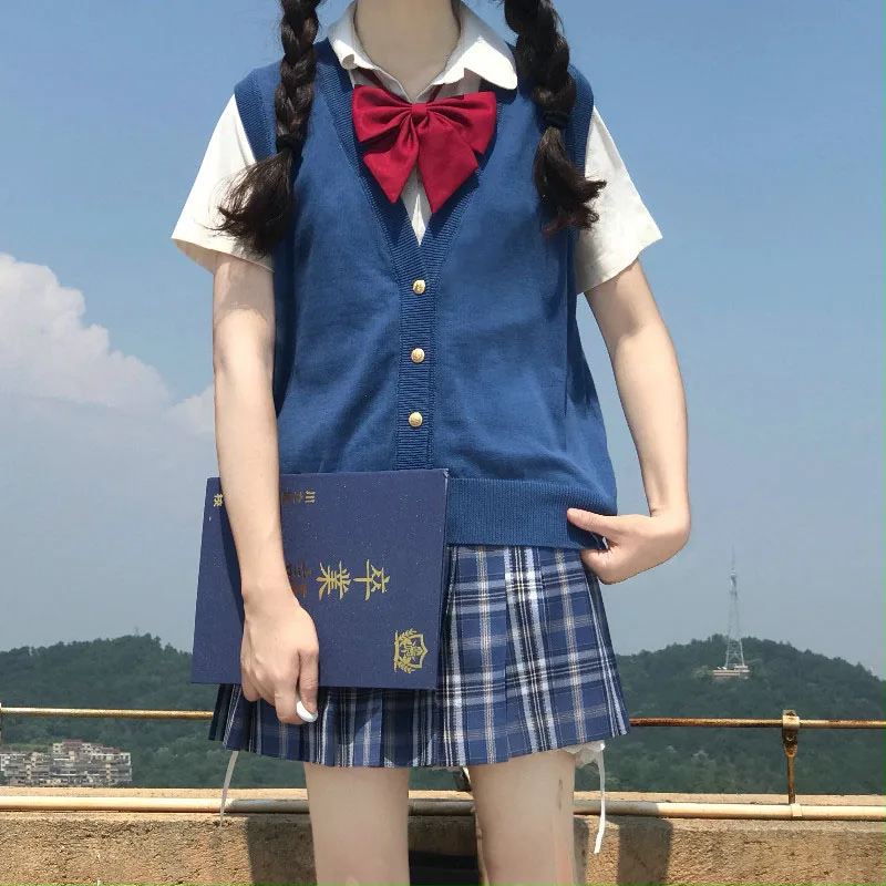 Свитер-жилет карамельных цветов с V-образным вырезом укороченная трикотажная