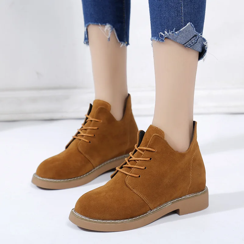 Женские ботинки мартинсы в английском стиле сезон осень зима 2020 классические