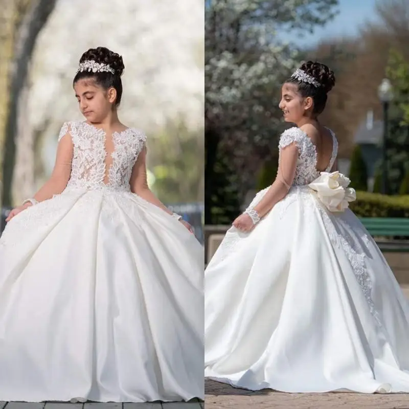 

Gorgeous Scoop Neck Open Back Ball Gown Flower Girls Dresses Long Sleeve Satin Lace First Holy Communion Dresses