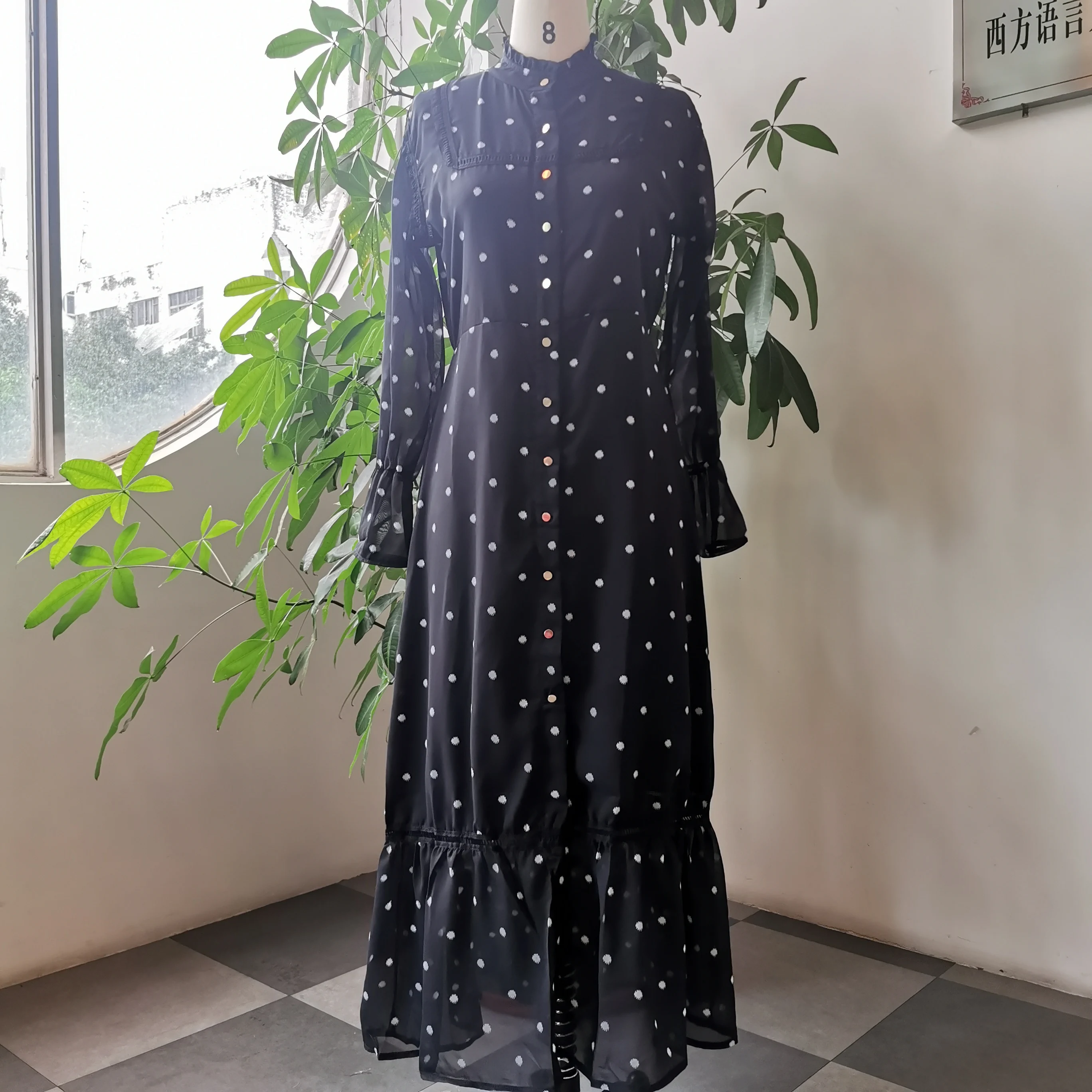 Женское винтажное длинное платье элегантное черное с оборками и воротником