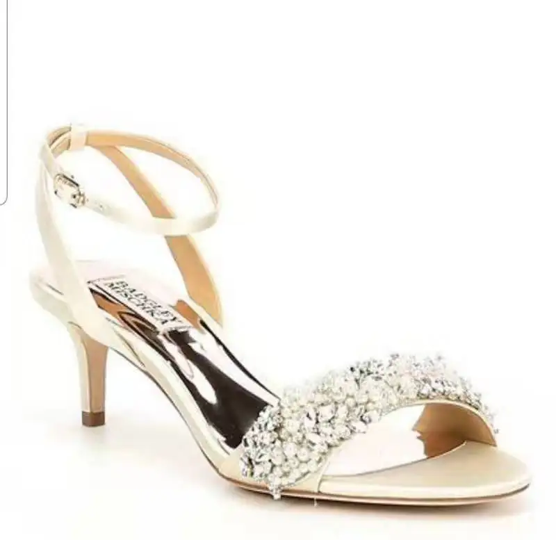 Атласные сандалии стразы золотистого цвета на каблуке с котятами и застежкой