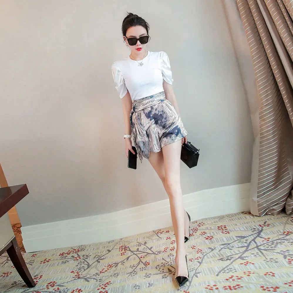 

Women 2021 Summer New Fashion Suit Female Casual Tshirt Suit 2 Piece Set Ladiesbasic T-shirt +Shorts Sets Elegant Outfits B13