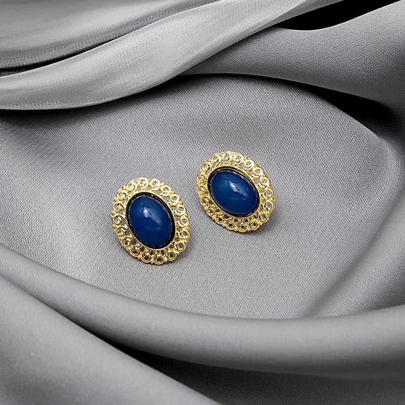 

OE S925 Silver Needle New Metal Hollow Blue Gemstone Earrings Female Simple Retro Fashion Stud Earrings