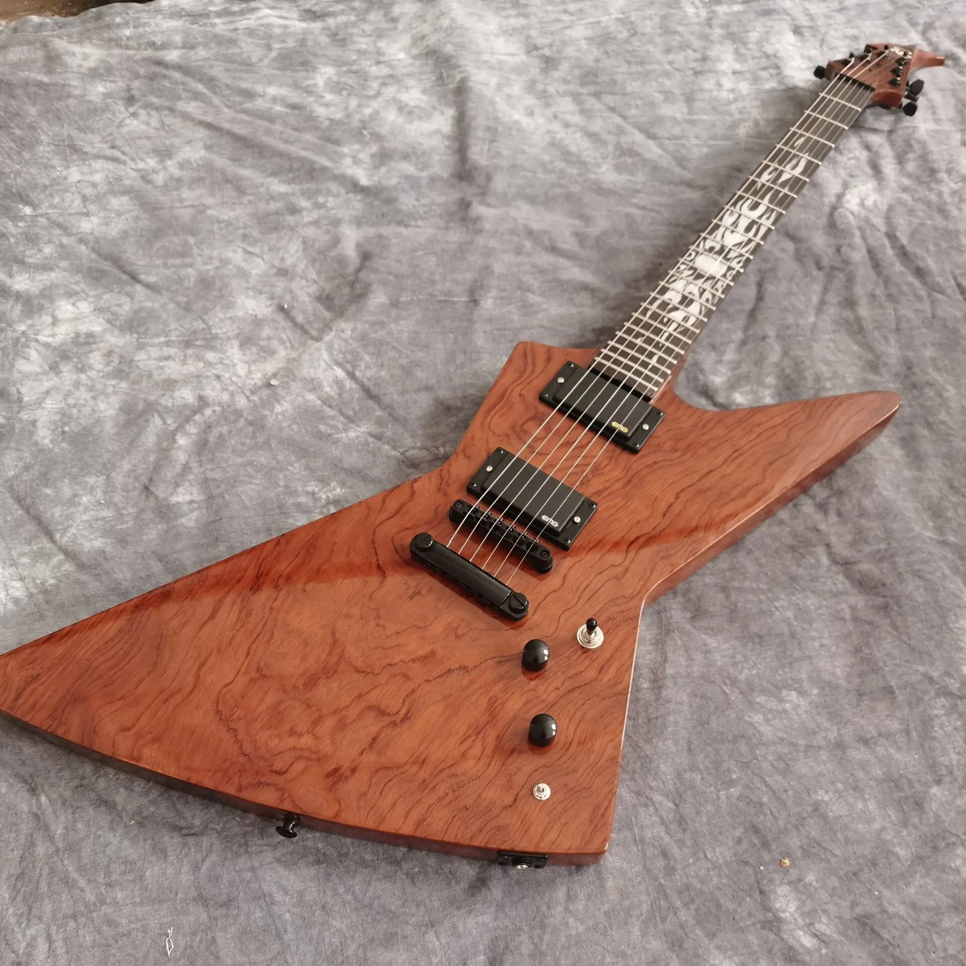 Новая электрогитара. Ручная работа 6 stings gitaar. Высококачественные звукосниматели.