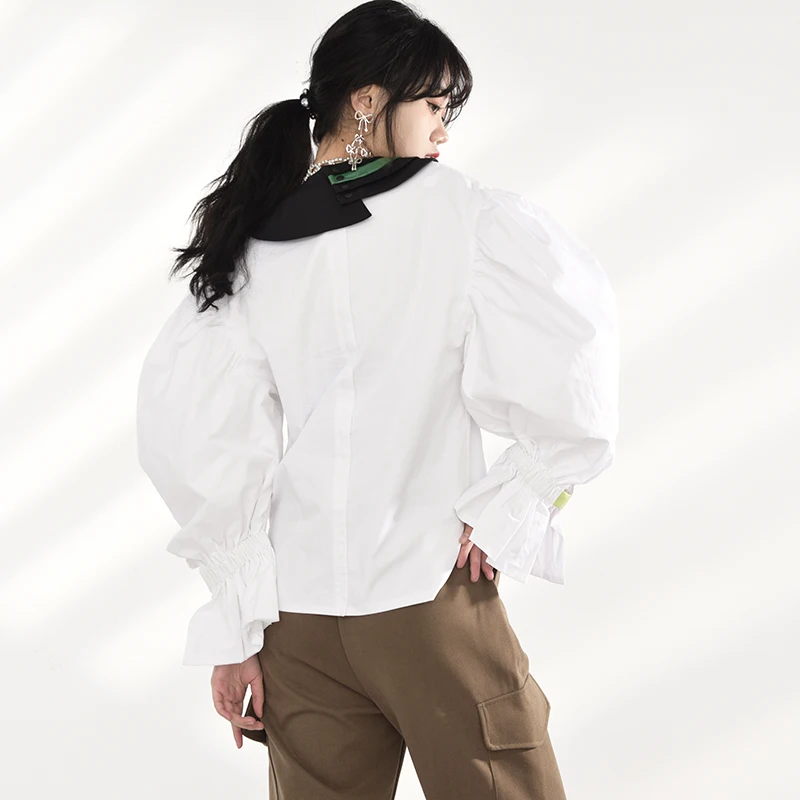 

[EAM] Women Irregular Spliced Big Size Blouse New Round Neck Lantern Sleeve Loose Fit Shirt Fashion Spring Autumn 2021 JZ32700S
