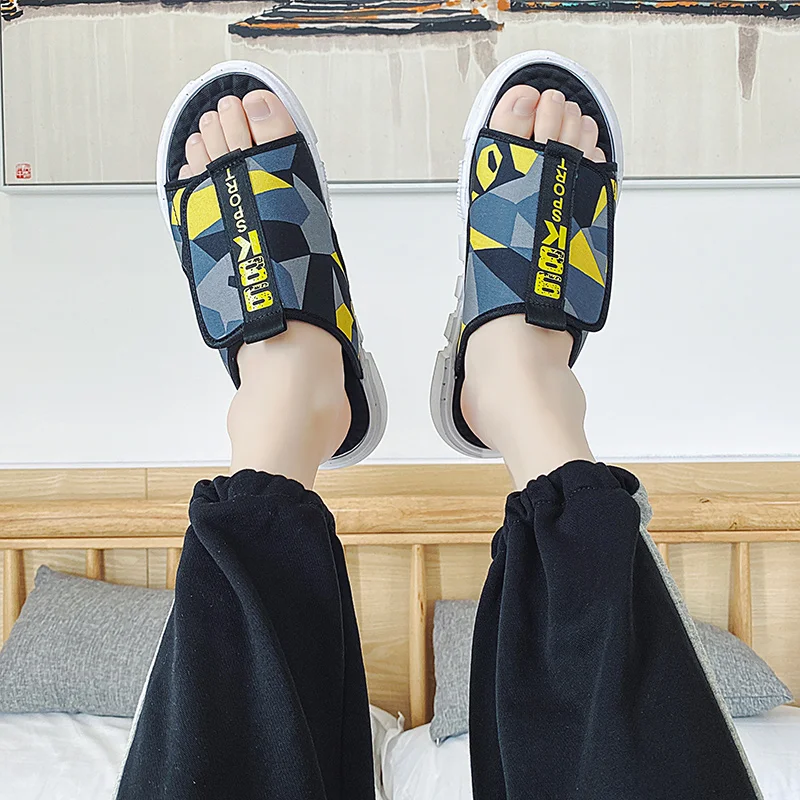 

CYYTL Camouflage New Slippers Summer Men's Fashion Trend Sandals Wear Non-Slip Personality Beach Water Sports Flat Shoes