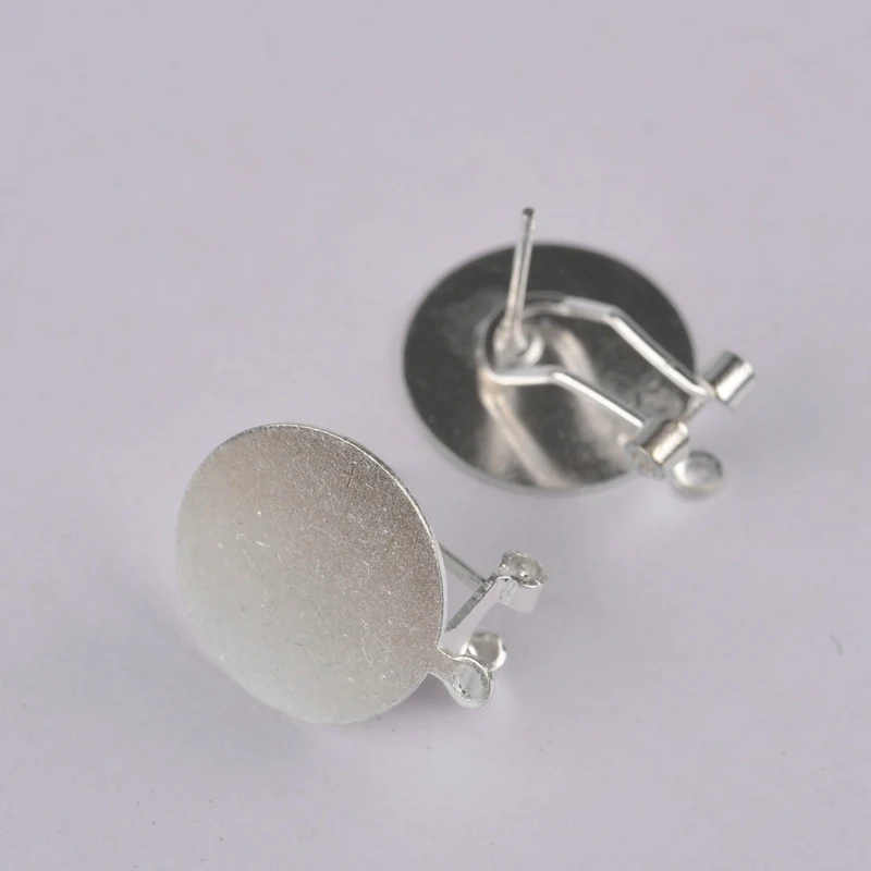 Silver Plated 100 шт. серебристый/KC Золотистый металлический 15 мм клеевой коврик серьга в виде клипсы с булавками клипсы ободок серьга с пустым основанием застежки для сережек - Цвет: Silver Plated