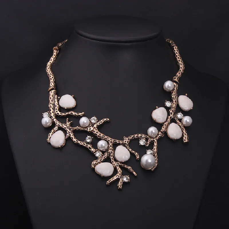 

New Fashion Big Brand Retro Branch Inlaid AAA Zircon Gemstone Pearl Short Clavicle Necklace Exaggerated Female Accessories