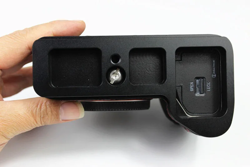 

For SONY A7R Mark IV/A7R4/A7R IV Leather Camera Half Case Grip L Bracket