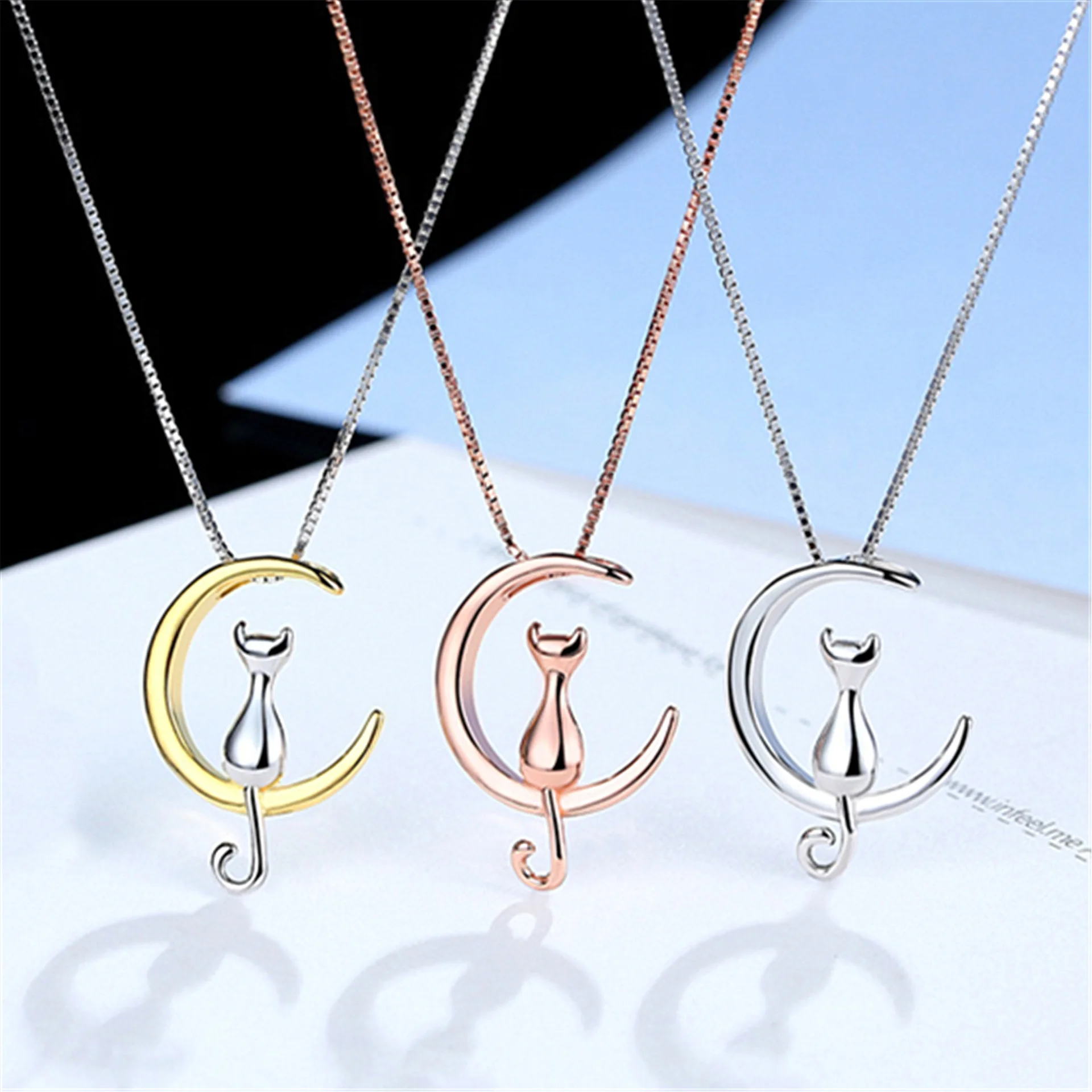 

New creative necklace moon cat pendant female clavicle chain cute cat pendant chain on the neck 2020 birthday gift