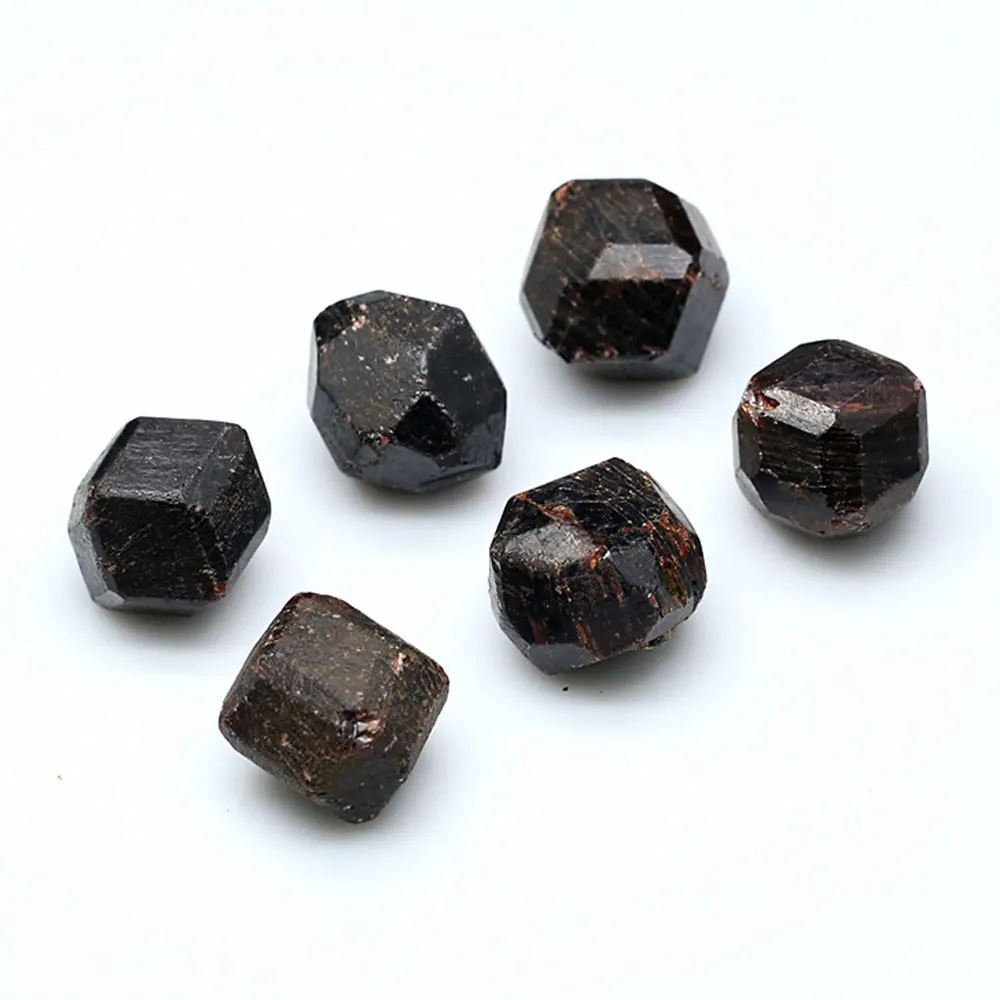 

Красный гранат, натуральный камень