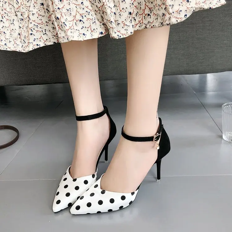 Женские сандалии в горошек с острым носком на тонком каблуке 6 см удобные туфли