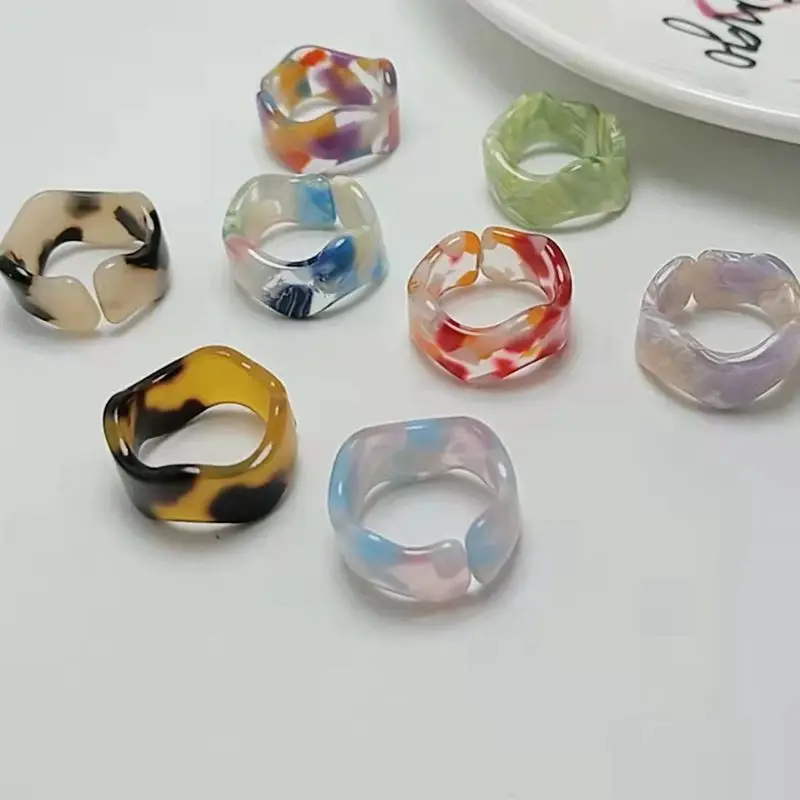 

Fashion Wave Multicolor Acetate Finger Ring Geometric Opening Resin Acrylic Chain Ring