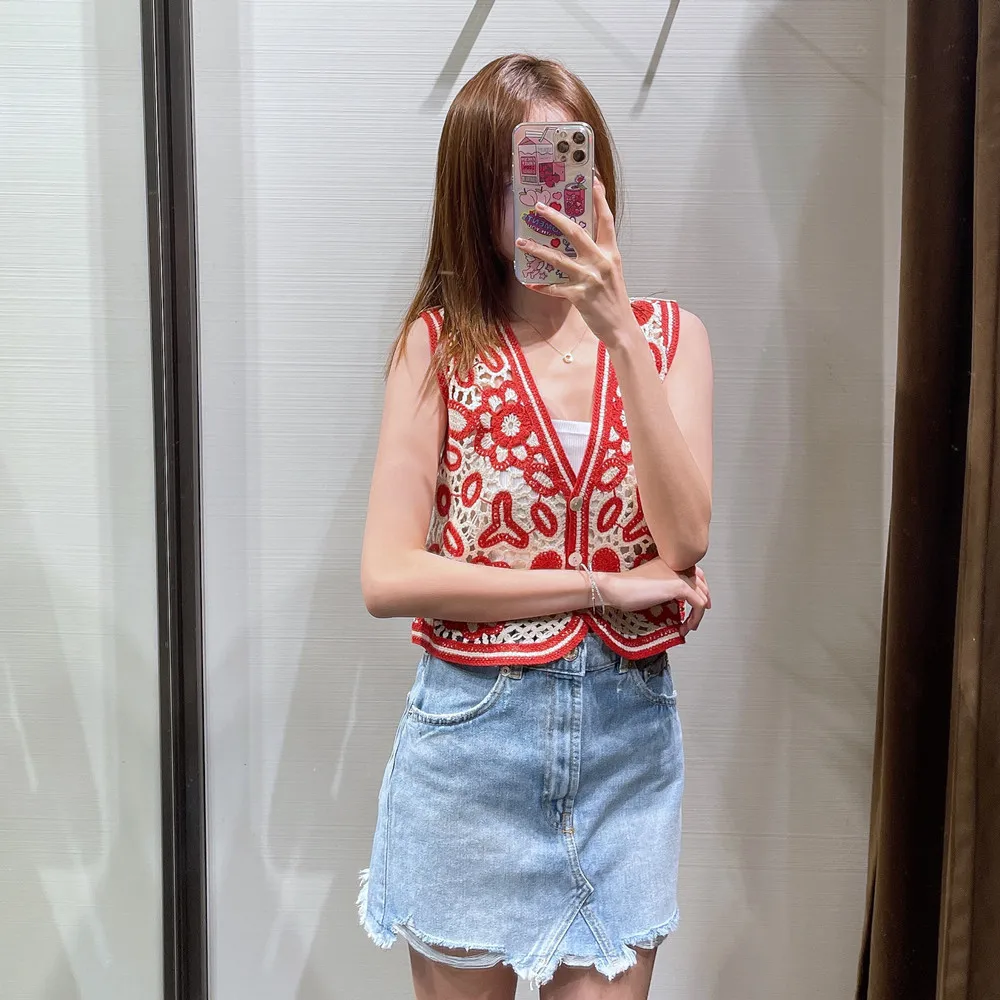 

2021 New retro women's embroidered hollow Jacquard knitted vest coat
