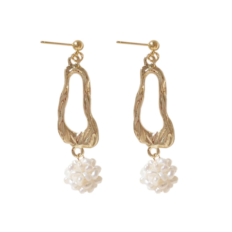 

Chic Retro Court Style Natural Fresh Water Pearl Ball Metal Long Earrings Clip