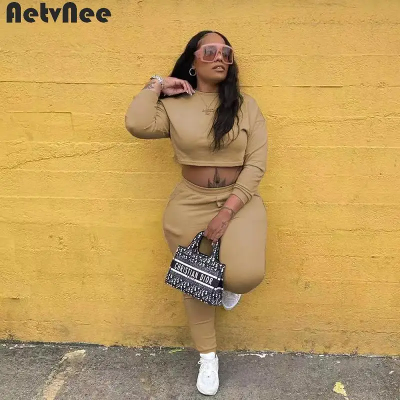 

Костюм спортивный женский однотонный из двух предметов, Укороченный свитшот и джоггеры с карманами, комплект спортивной одежды, повседневн...