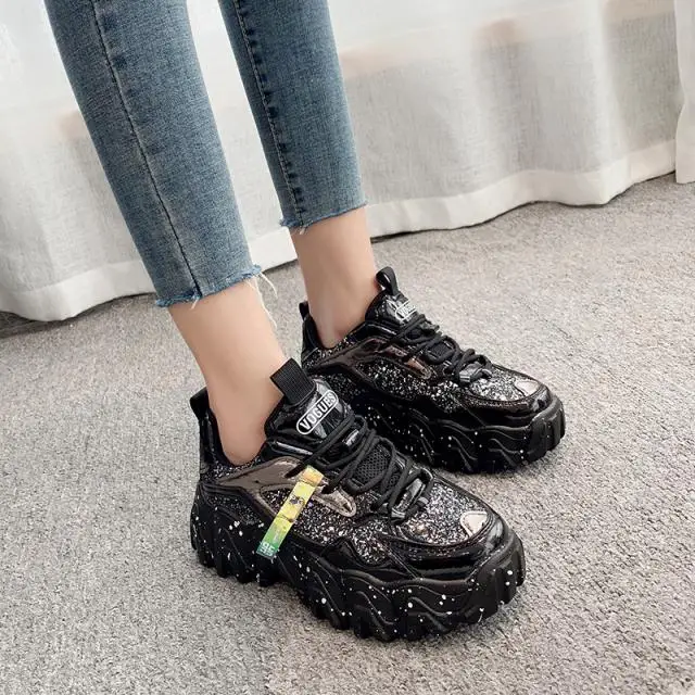 Женские кроссовки с граффити желтые на массивной платформе Повседневная летняя