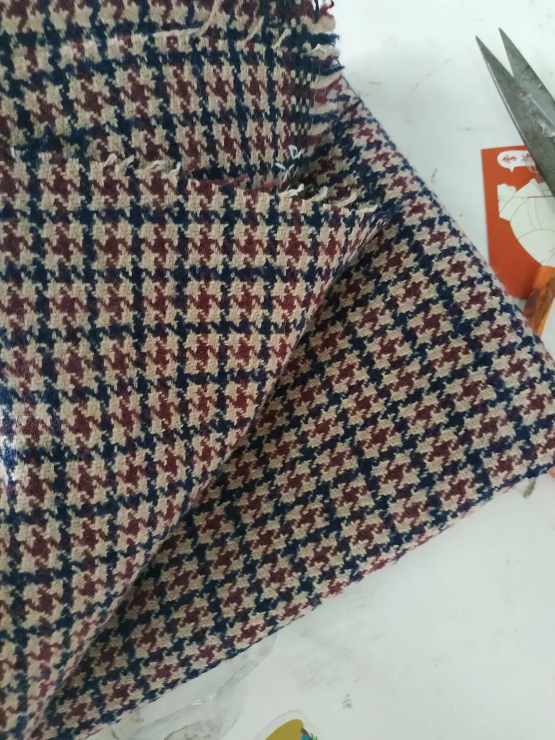 Бесплатная доставка 80% шерстяная твидовая ткань черного и винного бежевого цвета