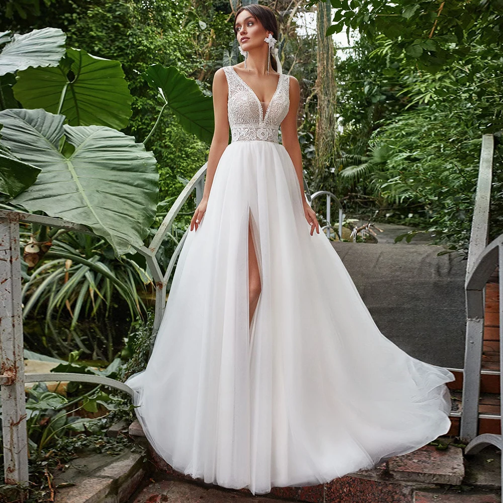 

Bohemia Tulle Wedding Dress 2022 Elegant V-Neck Sleeveless Lace Sweep Train A Line Beach Bridal Gowns with Slit