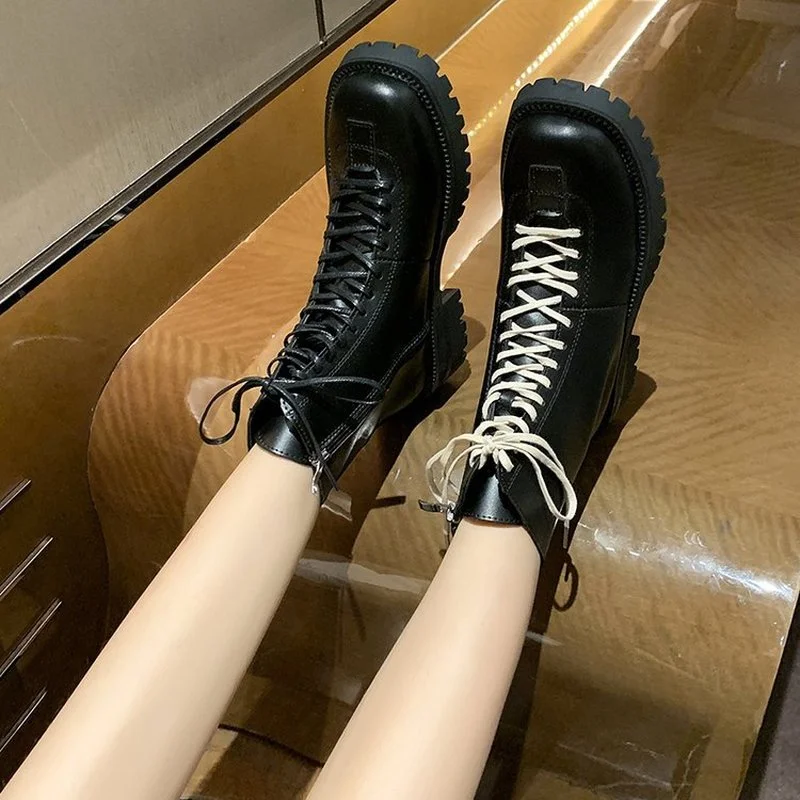 

Ботинки женские мотоциклетные на платформе, полусапожки на танкетке, кожаная обувь на шнуровке, высокий квадратный каблук