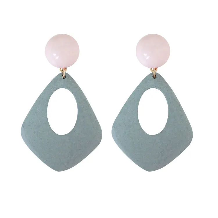 

Korea's simple and versatile irregular wood earrings female personality cold wind geometric contrast ear clip women's earrings