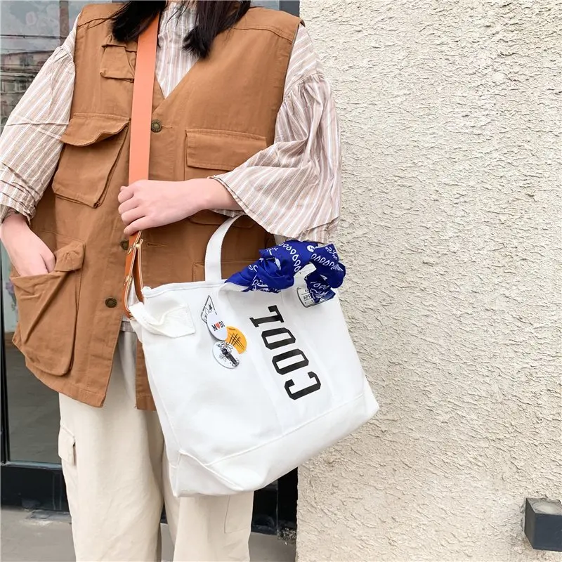 

2021 Casual fashion light luxury one-shoulder messenger classic canvas cool bags for women and girls Large-capacity tote bag