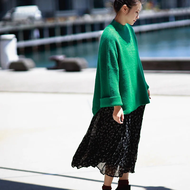 Художественный свободный и универсальный свитер MICOCO M5228 с боковыми пуговицами