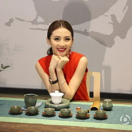 2017 год китайский высшего сорта Yunnan древние деревья классический ремесло сырой