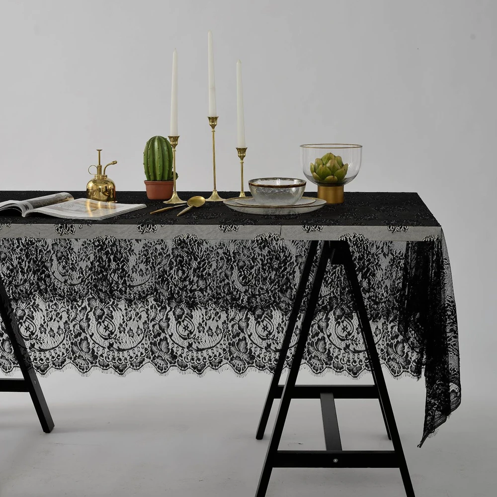 Черного и белого цветов с декоративной шнуровкой отделкой из скатерть чайный