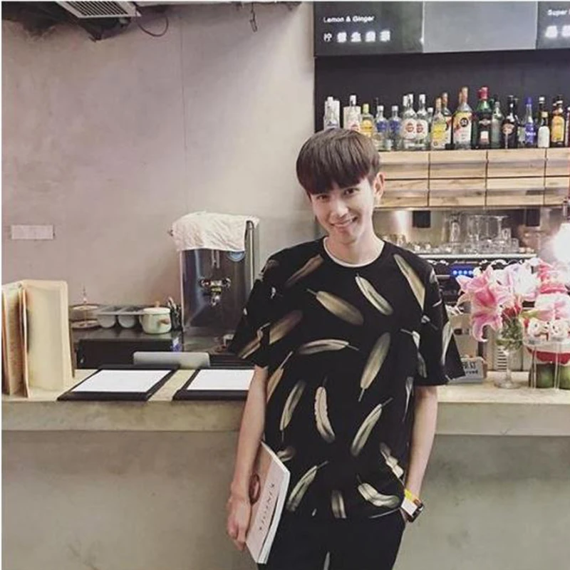 

Feather twill print short-sleeved t-shirt front and rear pattern trend male loose trendy trend European and American street tide