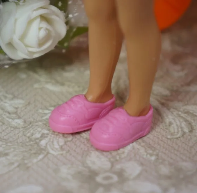 a pair of shoes Новые стильные кукольные туфли маленькая игрушечная обувь для кукол kally BBIA12 - Цвет: a pair of shoes