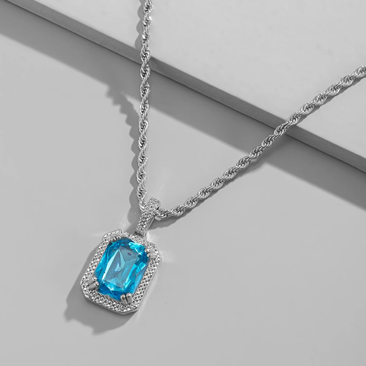

Rhinestone Blue Gem Pendant Neckalce Sliver Color Hiphop Fashion Twist Chain Necklace Long Chains Jewelry For Men Women Collares