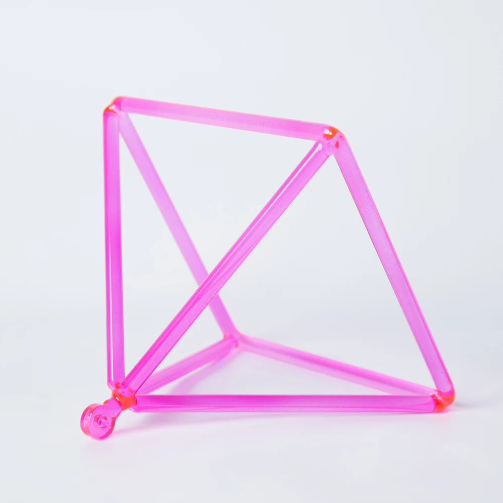 Пирамида кварцевая пения большого размера пирамида с кристаллами розового цвета