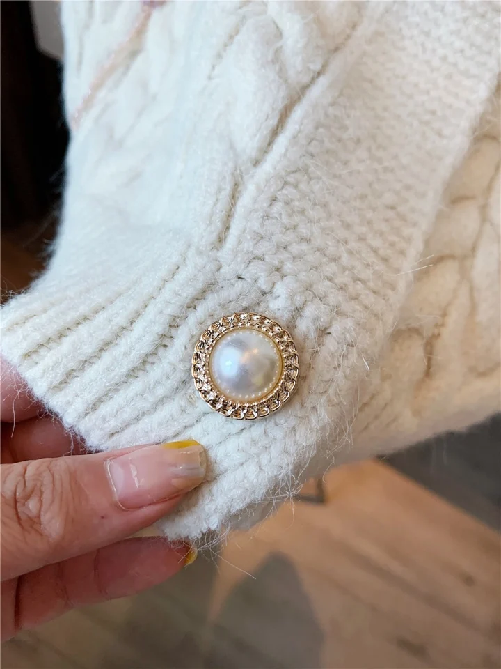 

2020 New Autumn And Winter V-neck Beaded Loose Lazy Knit Sweater Jacket Women