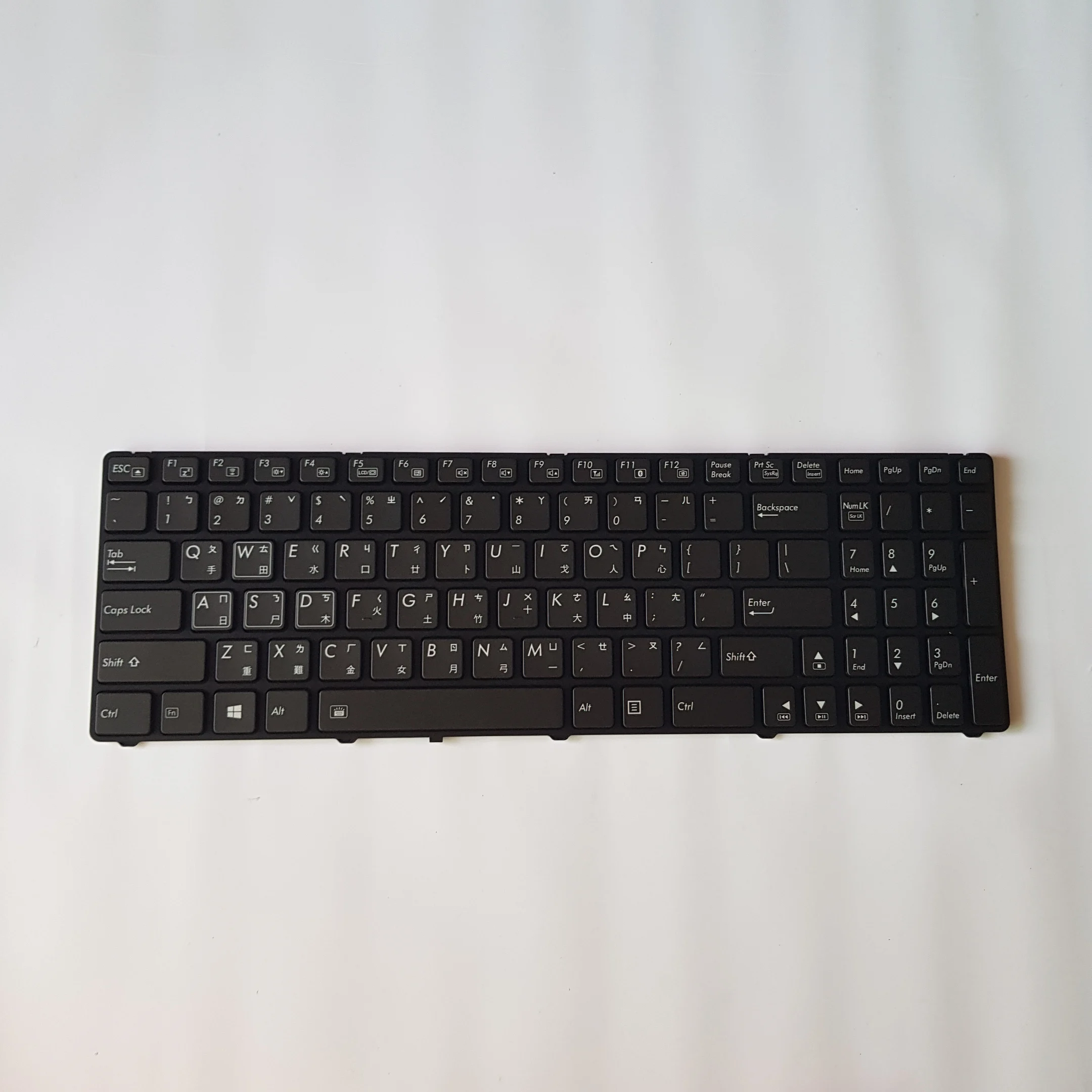 

Клавиатура с подсветкой для Gigabyte P25K, P25W, V2