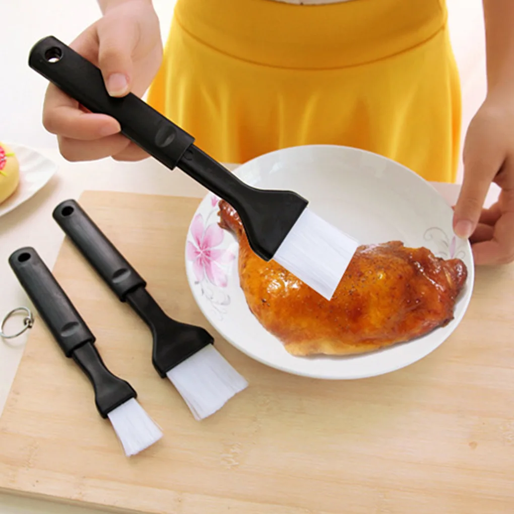 

2pcs Plastic Bakeware Brush Hangable Baking Brush Picnic Pasting Kitchen Utensil