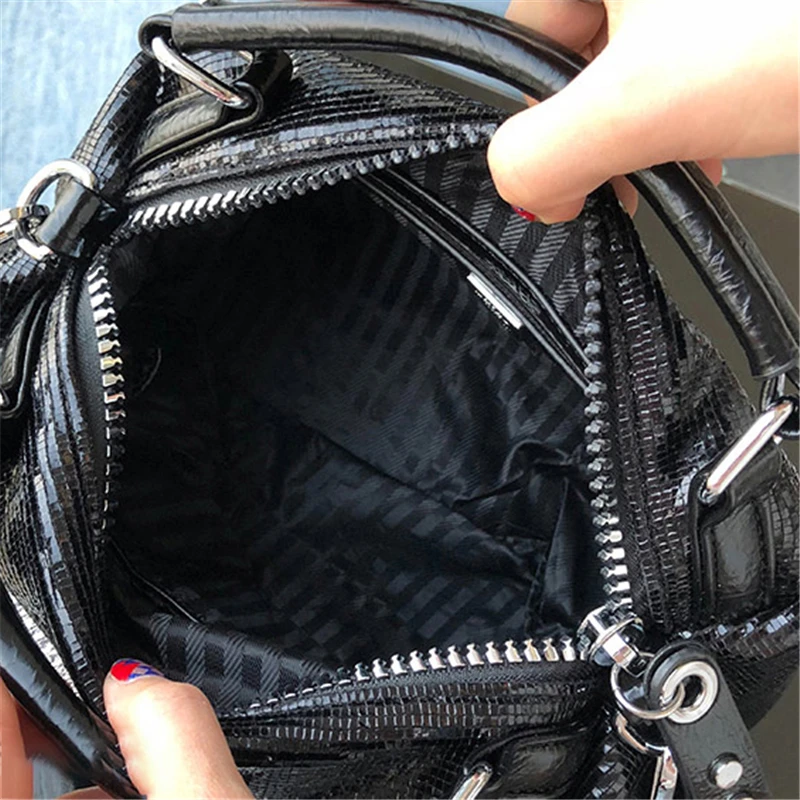 

Women Luxury Shoulder Bags Totes Black Silver Women Sequins Leather Bags 2019 New Ladies Buckle Belt Crossbody Messenger Bags