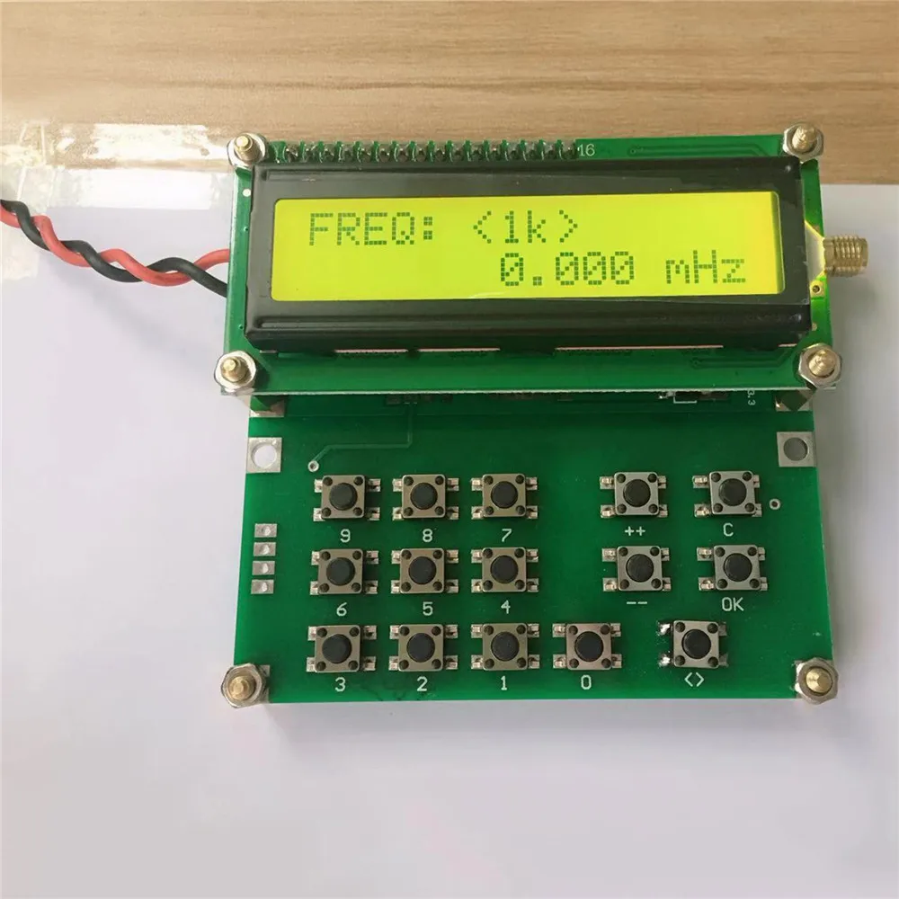 

1PC XHY D6 Simple RF Signal Source Signal Generator ADF4351-VFO 35MHz-4000MHz