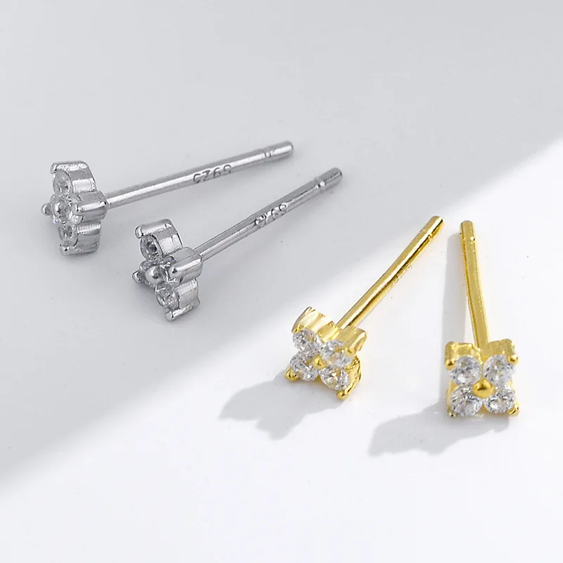 Женские цветочные серьги гвоздики с инкрустацией милые маленькие из фианита