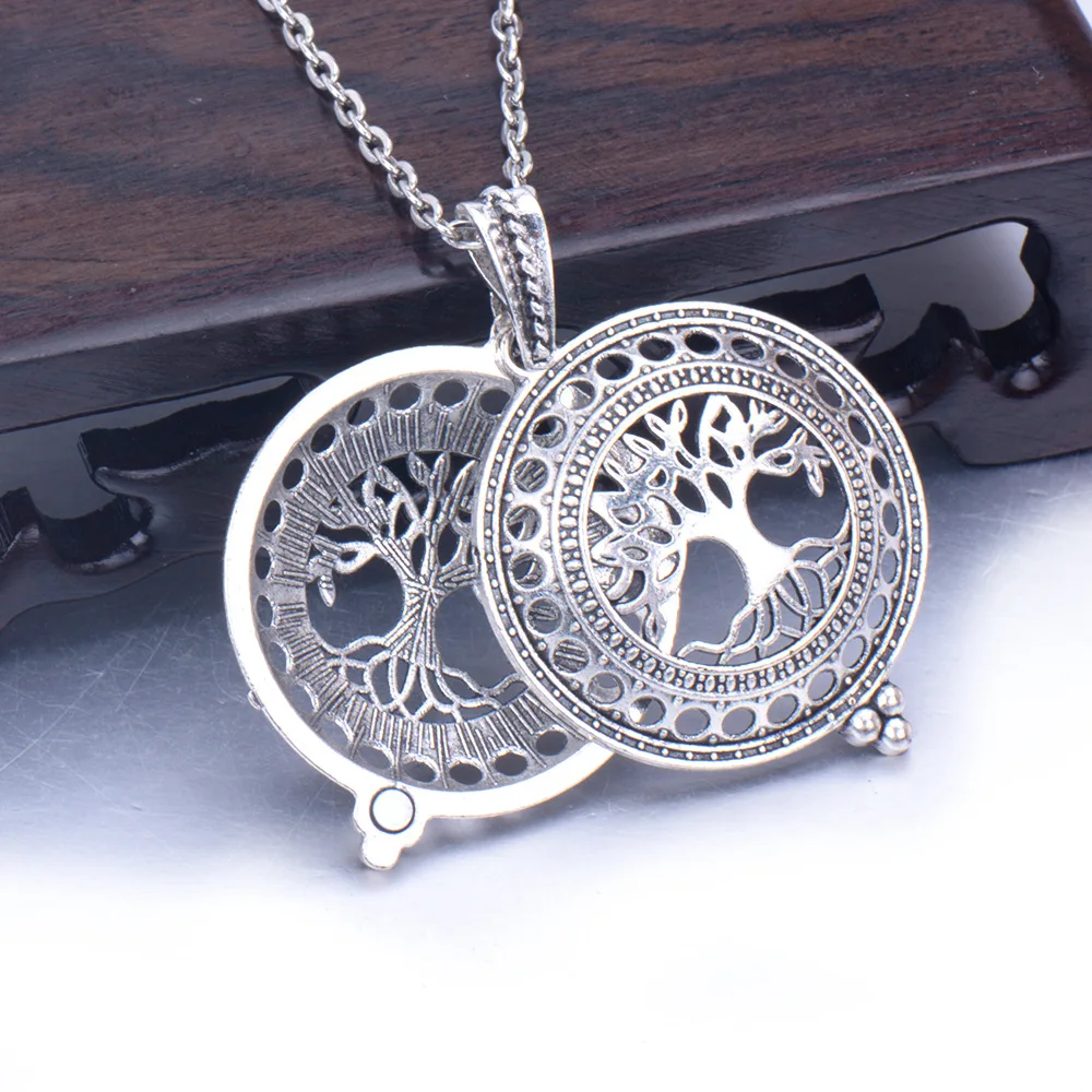 

Vintage Hollow Carving Flower Necklaces For Women Essential Oil Aromatherapy Round Pendants Necklaces Christmas Gift