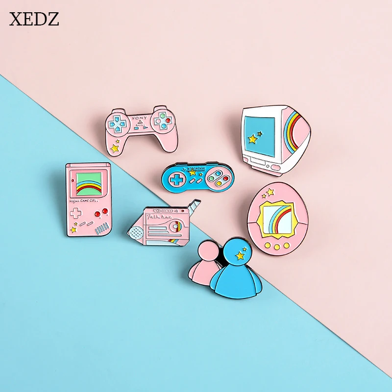 XEDZ новая памятная серия розовая граммофонная игра машина ТВ брошь модная Кукла