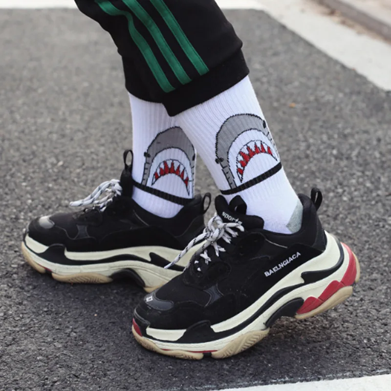 

Japanese Korean Style Unisex Lovers Hip Hop Socks Women with Cartoon Shark Black White Funny Socks for Autumn and Winter 101708