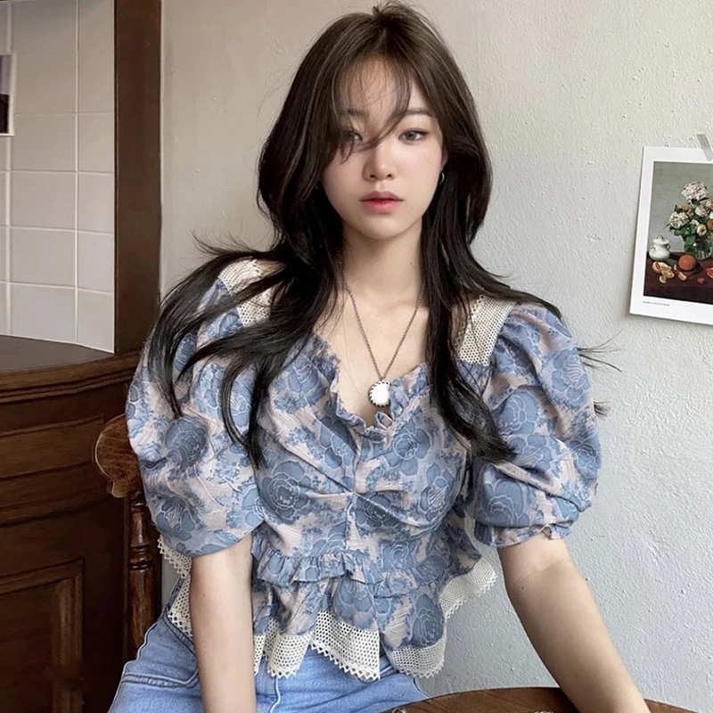 

Korejpaa Women Shirt 2021 Summer French Retro Temperament V-Neck Color Lace Stitching Design Loose Versatile Puff Sleeve Blouses