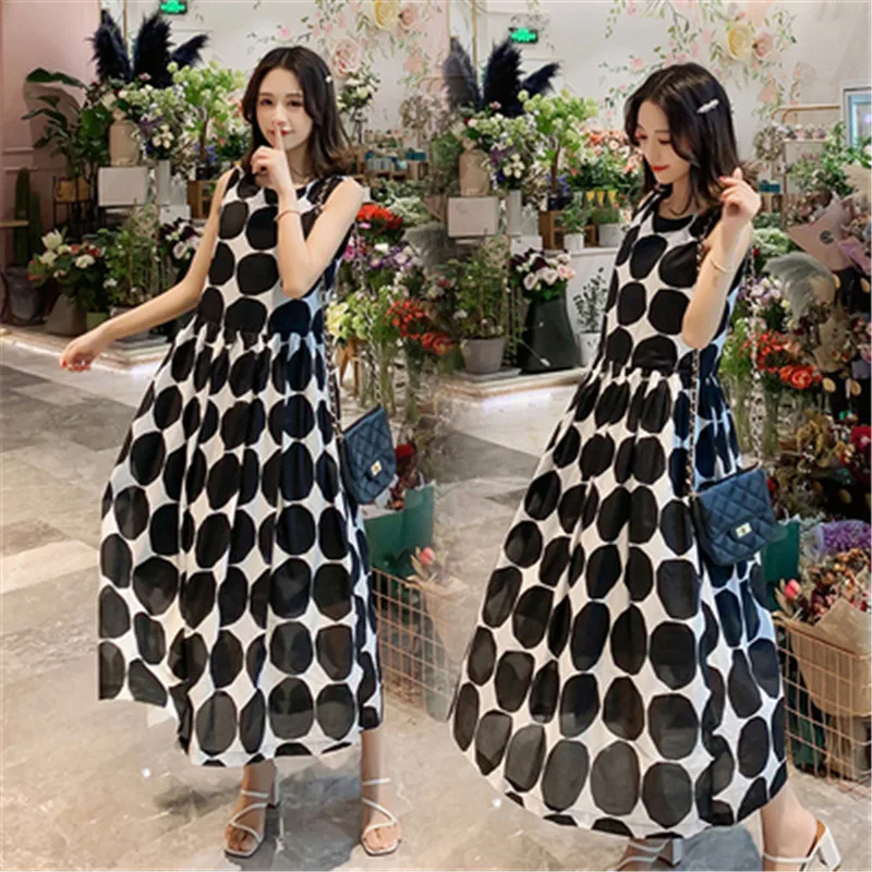 Женское платье в горошек RUGOD свободное ТРАПЕЦИЕВИДНОЕ без рукавов с круглым