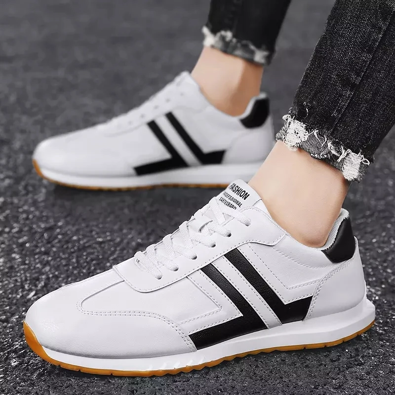 

cheap 2021 New British style Men sneakers Outdoor Walking sport Shoes for men running sneakers Comfortable Forrest shoes