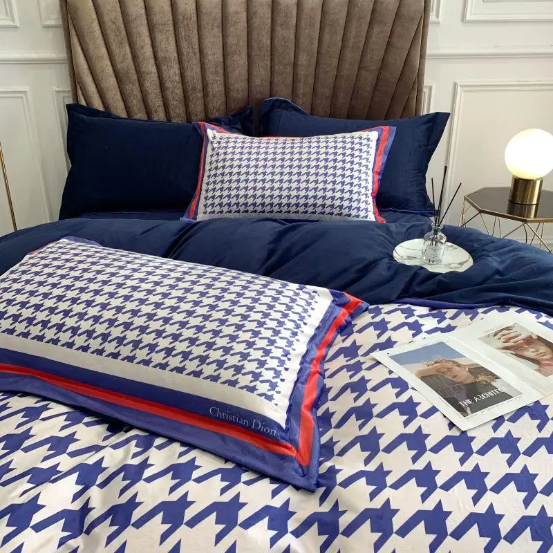 Комплект постельного белья в синюю клетку с рисунком постельное белье цветным