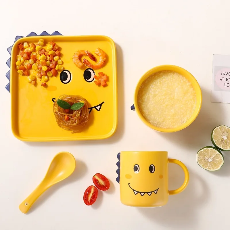 Комплект детской одежды из 3-х предметов с изображением Керамика набор посуды для