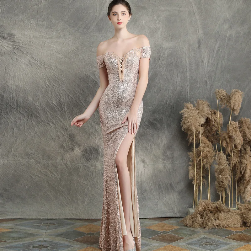 Расшитые блестками платья макси с открытыми плечами и вырезом лодочкой бордовые