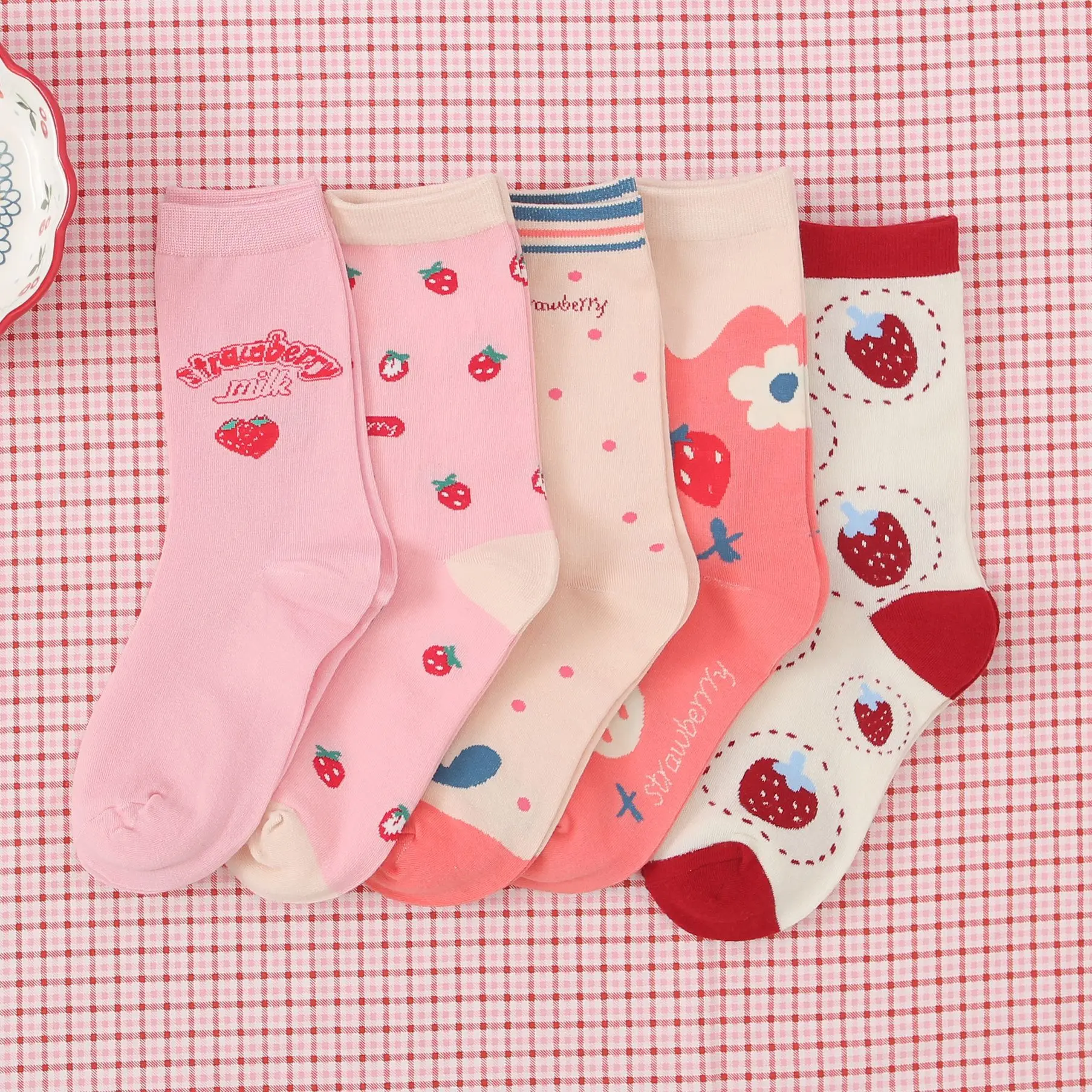 

Носки женские хлопковые в японском стиле Харадзюку, милые розовые Смешные повседневные круглые, с клубничкой, мягкие эластичные, унисекс